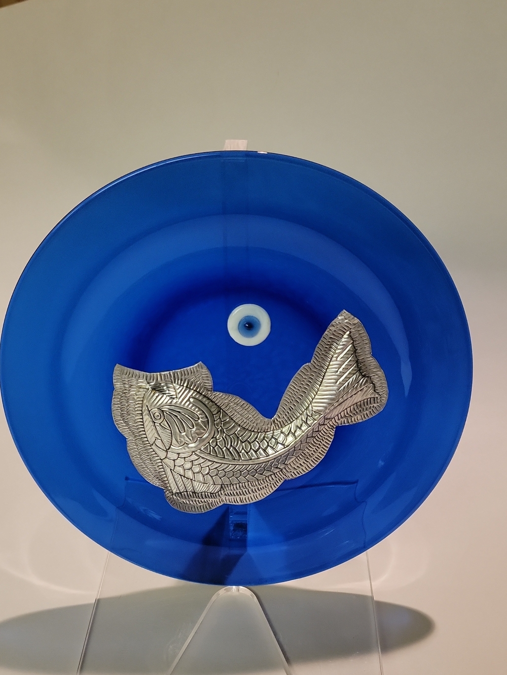 COBALT BLUE GLASS DECORATIVE RELIEF ART PLATE WITH A RAISED FISH & EVIL EYE BEAD
